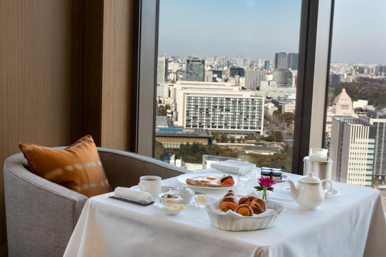 The Okura Tokyo Otel Dış mekan fotoğraf In-room dining at the Conrad Tokyo