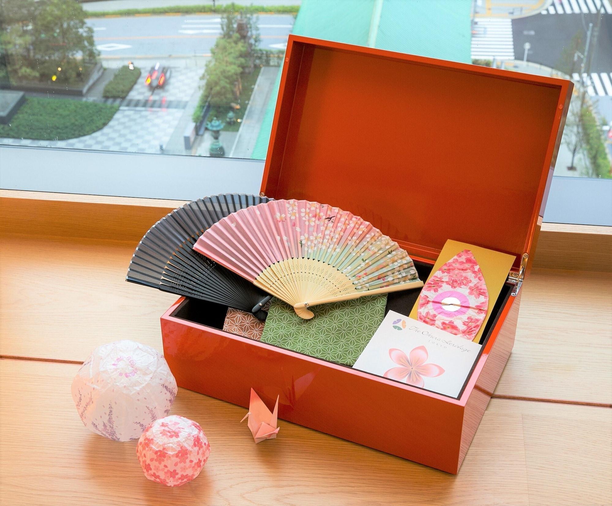 The Okura Tokyo Otel Dış mekan fotoğraf A set of traditional Japanese gifts